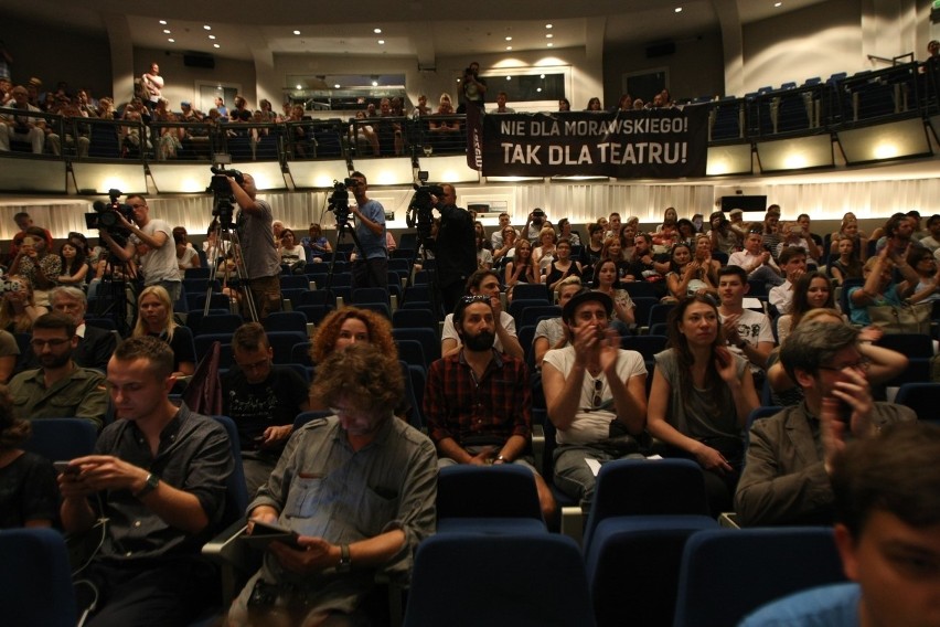 Wrocław: Protest zespołu Teatru Polskiego. Nie chcą Morawskiego na dyrektora (ZDJĘCIA)