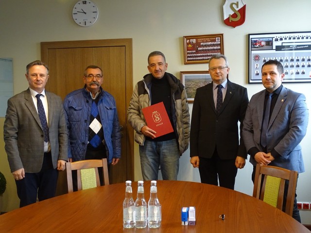 Umowa została podpisana w ostatni poniedziałek, 11 kwietnia, w siedzibie Urzędu Miejskiego w Zwoleniu.