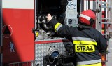 Pożar w hucie szkła przy ul. Tysiąclecia w Krośnie. Ogień pojawił się w hali produkcyjnej
