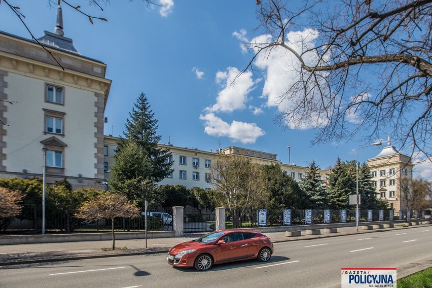 W takim gabinecie pracuje szef wszystkich policjantów. Mamy zdjęcia z wnętrza budynku Komendy Głównej Policji