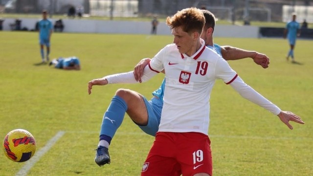 Jordan Majchrzak jako reprezentant Polski U-19 podczas meczu z Izraelem