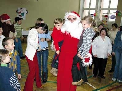 Świętego Mikołaja można było pogłaskać, pocałować a nawet z nim zatańczyć.