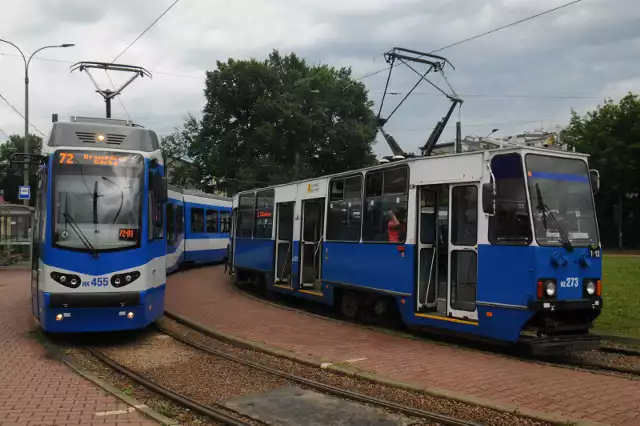 Zamiast nowszych, na tory wyjeżdżają starsze tramwaje