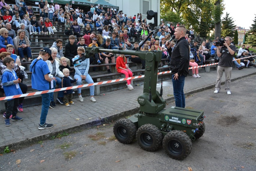 Festyn charytatywny pod hasłem "Razem dla Bartka" w parku...