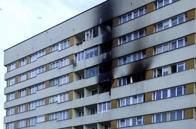 Blok 'lenningrad" przy ul. Santockiej, w którym wybuchł pożar.
