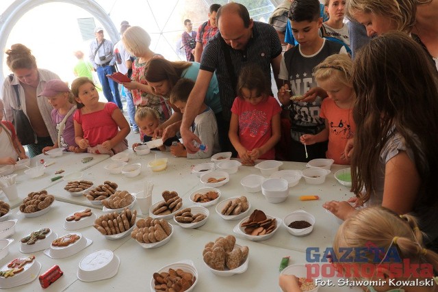 Na Bulwarze filadelfijskim na torunian czekało wiele atrakcji między innymi Zlot Food Tracków, gry i zabawy sportowe, zabawy z piernikami.