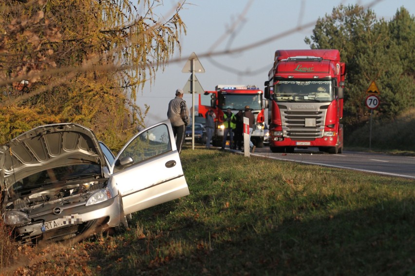 Wypadek w Siedleszczanach. Dwie osoby zostały ranne (zdjęcia)
