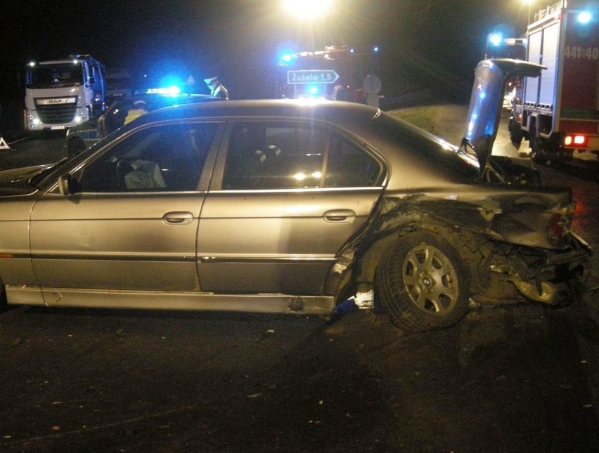 Wypadek w Żużeli. Kierowca BMW doprowadził do zderzenia z KIĄ. 2 osoby ranne