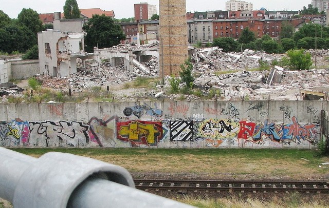 Z nowoczesnej arterii, Drogi Łąkowej rozpościera się okropny widok na gruzowisko