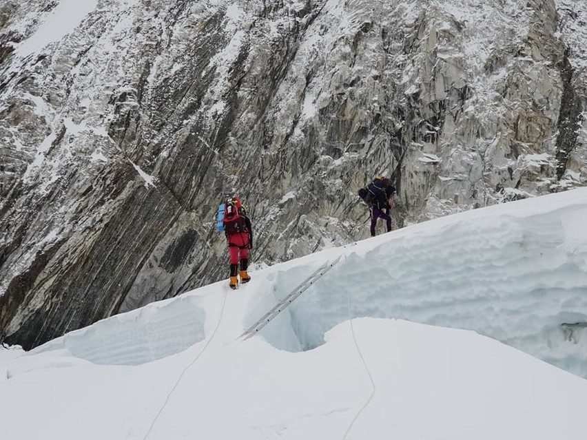 Szczepan Brzeski z Bochni zdobył Everest, a Sylwia Bajek -...