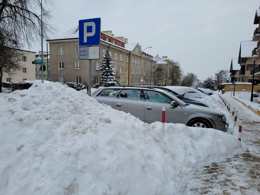 Strefa płatnego parkowania pod śniegiem, ale płacimy, jakby śniegu nie było (zdjęcia)