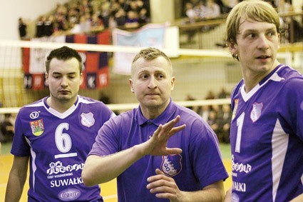 Trener Adam Aleksandrowicz zarządził krótką przerwę w treningach, by zespół odpoczął. Nie wiadomo, czy wystarczy to na wyleczenie kontuzji Jacka Malczewskiego (po lewej).