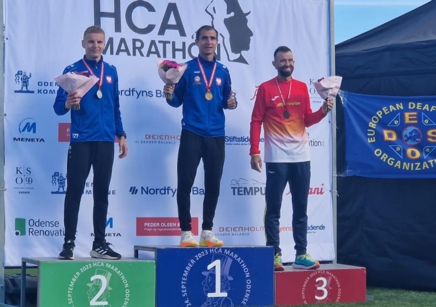 Tomasz Gawroński został złotym medalistą lekkoatletycznych mistrzostw Europy niesłyszących. To kolejny wielki sukces jędrzejowianina