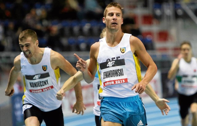 Marcin Lewandowski na mecie biegu na 800 metrów. W halowych ME w Pradze także chce zwyciężyć