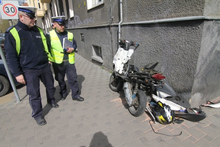 Wrocław: Wypadek na Sienkiewicza. Ranny został kierowca skutera (ZDJĘCIA)