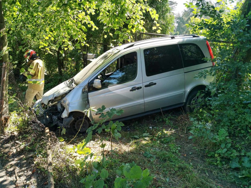 Wypadek na ul. Przemysława w Przemyślu. W samochodzie zawiodły hamulce. Pięć osób trafiło do szpitala [ZDJĘCIA]