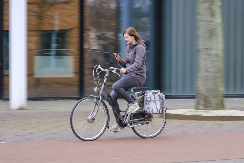 Jeśli chcesz rozmawiać przez telefon jadąc na rowerze, masz...