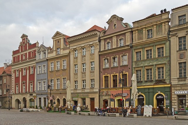 Muzeum Narodowe w Poznaniu planuje oddanie do użytkowania kamienic przy Starym Rynku 42 i 43 (na zdjęciu po lewej), w których będzie funkcjonowało Muzeum Mieszkańców