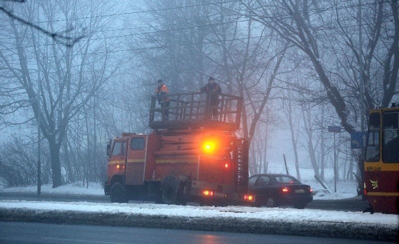 Zerwana trakcja na Śmigłego-Rydza, stały tramwaje [zdjęcia]