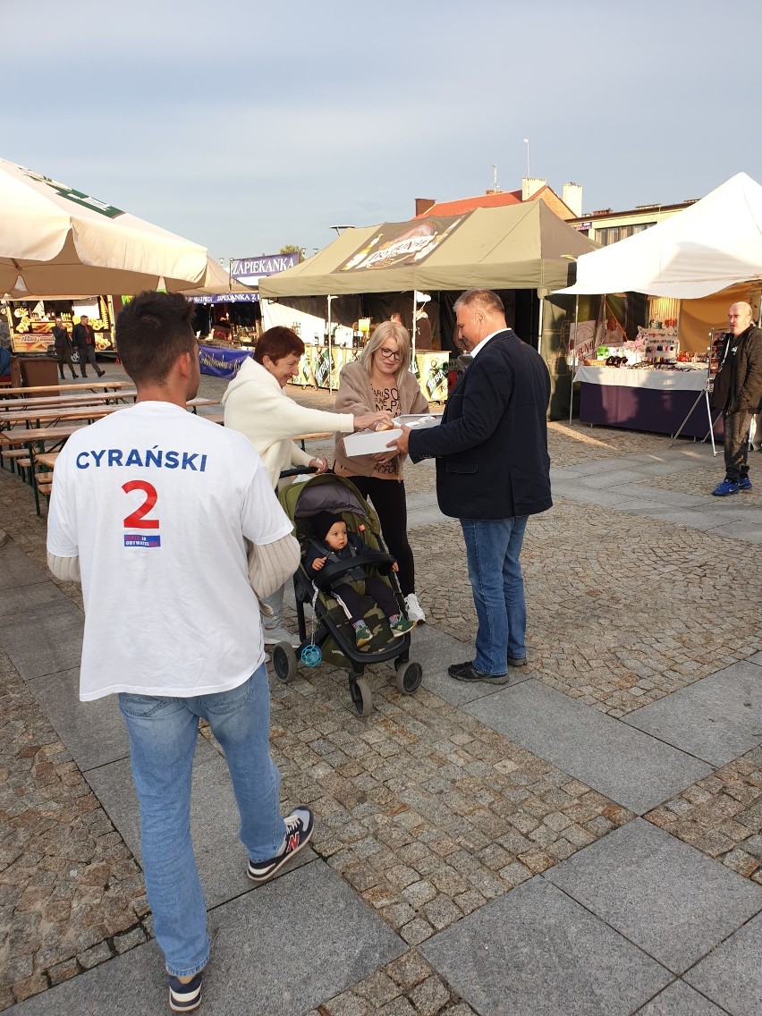 Poseł Adam Cyrański, kandydat Koalicji Obywatelskiej do Sejmu, w wyborczej podróży po Świętokrzyskiem. Spotkania i rozmowy z mieszkańcami