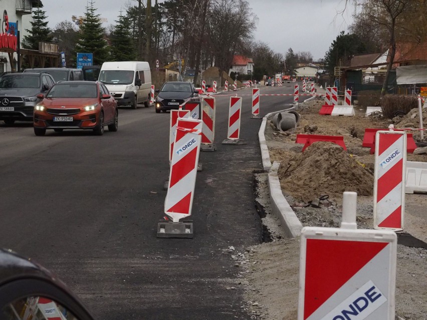 Na głównej ulicy w Mielnie jest już nowy asfalt