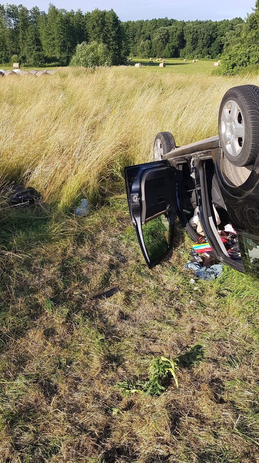 Świdry. Wypadek na DK58 na trasie Szczuczyn - Biała Piska. Cztery osoby ranne [ZDJĘCIA]