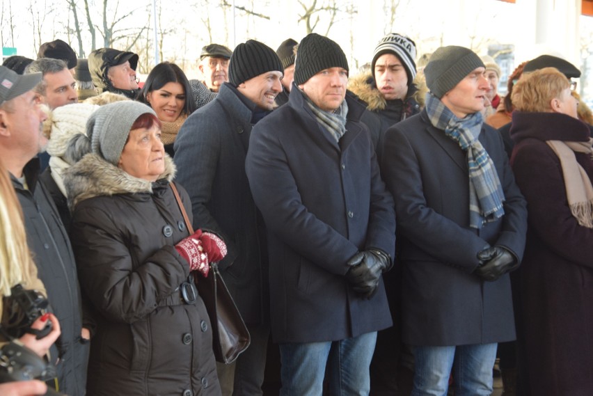 Odsłonięcie płyty pamiątkowej w hołdzie dla Sławomira Pajora w Zintegrowanym Centrum Przesiadkowym [ZDJĘCIA]