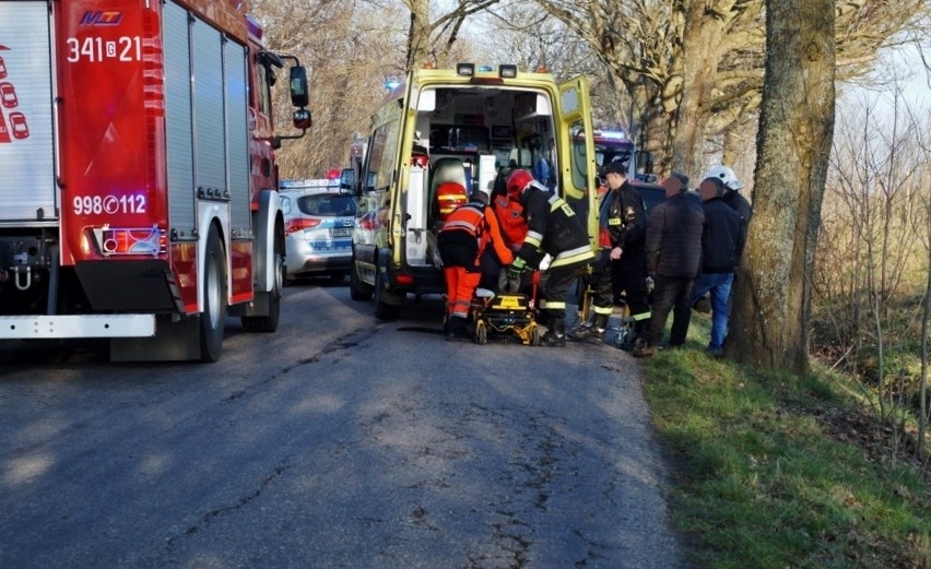 Wypadek koło Żelkowa. Jedna osoba trafiła do szpitala