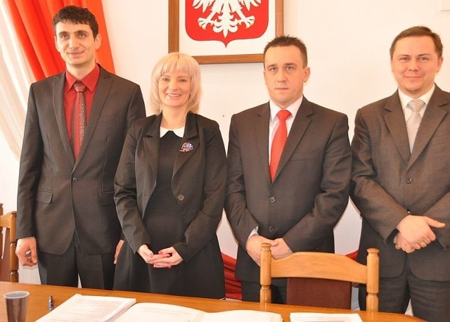 Oto obecnie rządzący w Stąporkowie (od lewej): wiceprzewodniczący rady Krzysztof Chrzan (27 lat), burmistrz Dorota Łukomska (31 lat), przewodniczący Jacek Kołodziej (40 lat) i wiceburmistrz Andrzej Głogowski (34 lata).