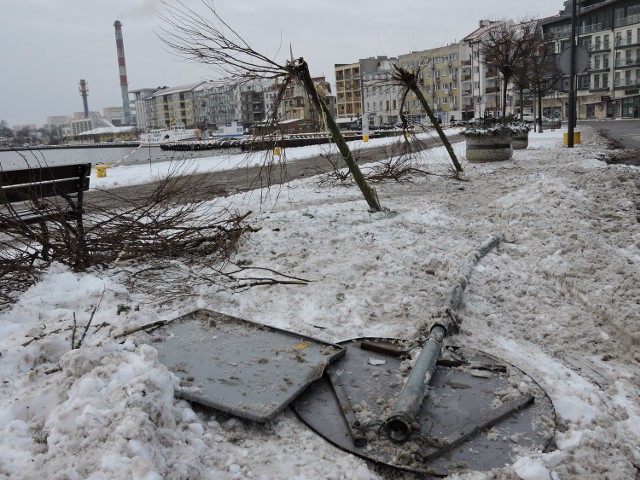 Skutki kolizji na wybrzeżu w Świnoujściu