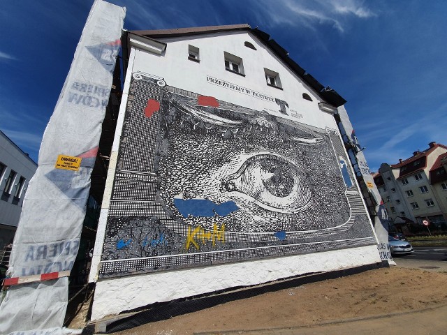 Pierwszy mural Roberta Biedronia w Słupsku okazał się fuszerką