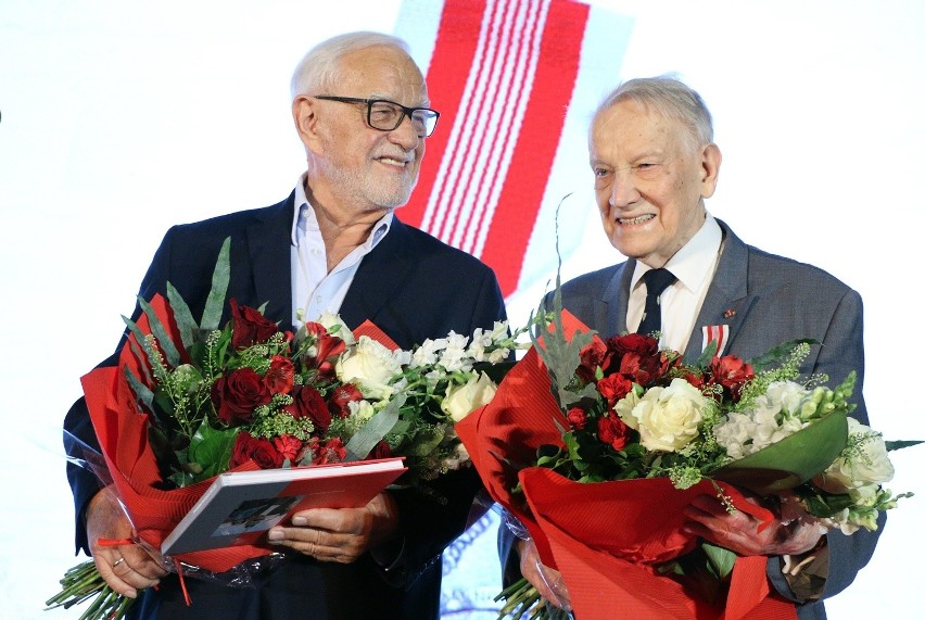 Od lewej: Jan Pietrzak i prof. Stanisław Gebhardt po...