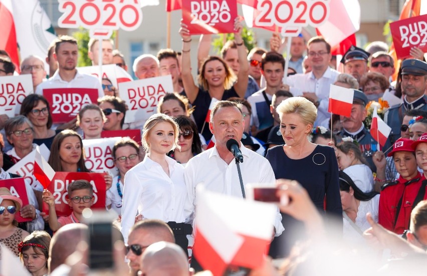 Andrzej Duda, Agata Kornhauser-Duda i Kinga Duda na wiecu...