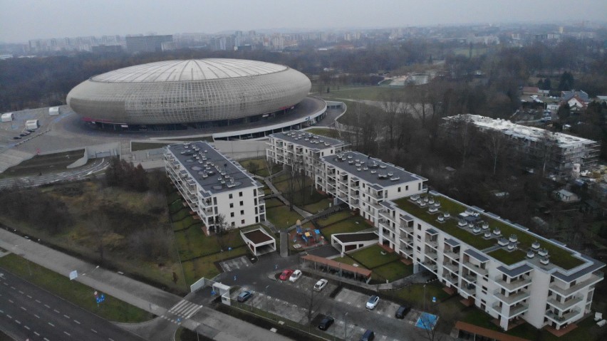 Kraków. Ulica Lema kiedyś była ścierniskiem, dziś tętni życiem otoczona osiedlami [ZDJĘCIA]