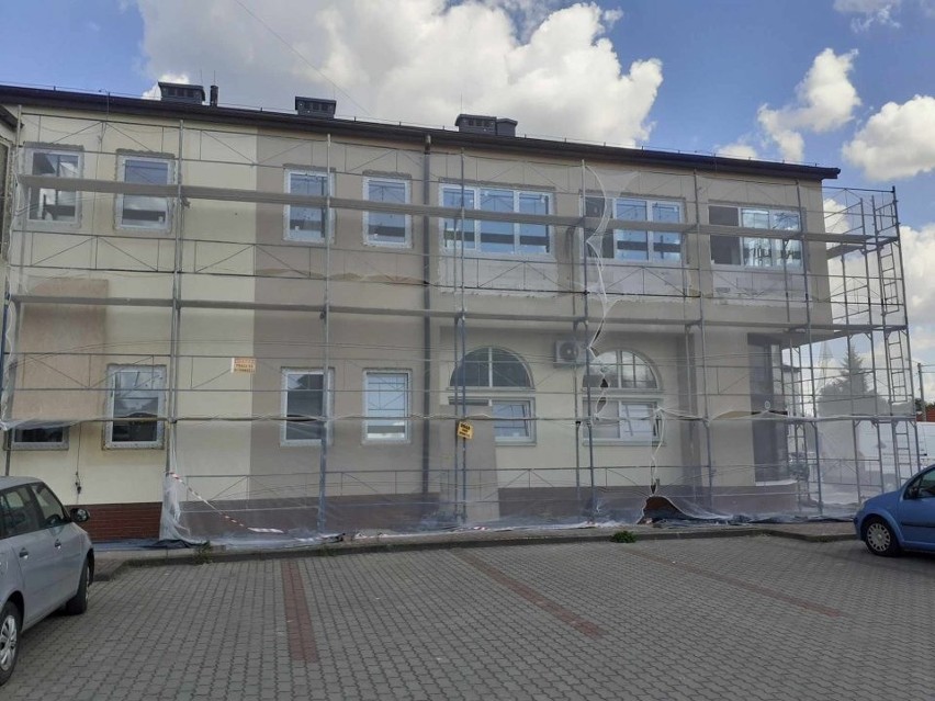 Trwa generalny remont budynku urzędu gminy w Skarżysku...