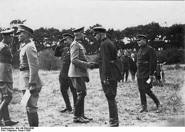 Sowieccy oficerowie podczas wizyty w Niemczech, Burg koło Magdeburga 1929 r.