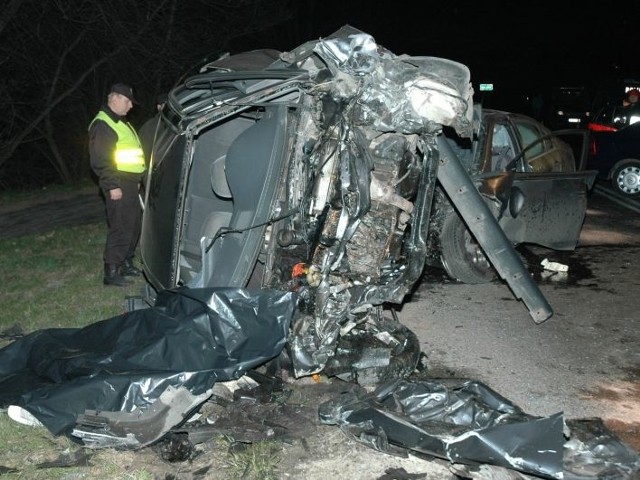 Do takich wypadków dochodzi w najbardziej newralgicznych punktach gminy Ożarów. Na zdjęciu tragiczny wypadek w Maruszowie.