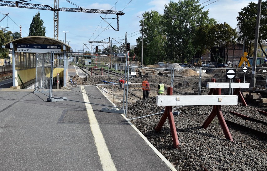 Trwają roboty wokół inowrocławskiego dworca PKP. Ekipy...