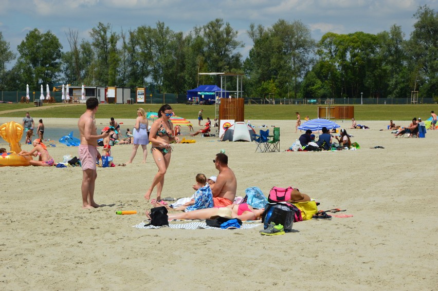 Strzeżone kąpielisko z piaszczystą plażą pod Gdowem jest...