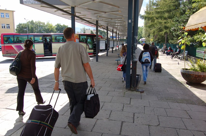 Przez lata dworzec autobusowy w Tarnowie mieścił się w...