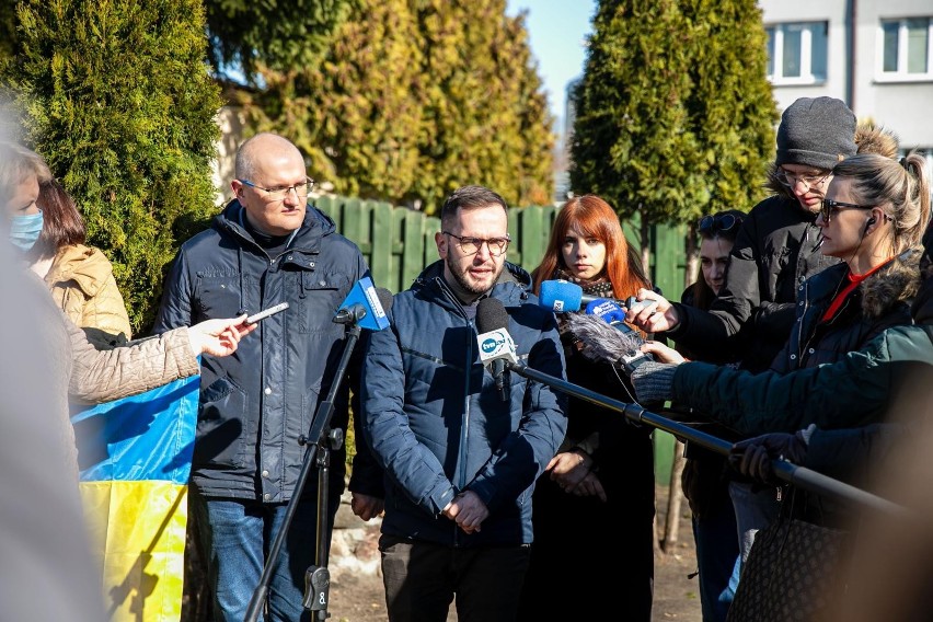 Pierwszego dnia schronili się w piwnicy. Dopiero później...