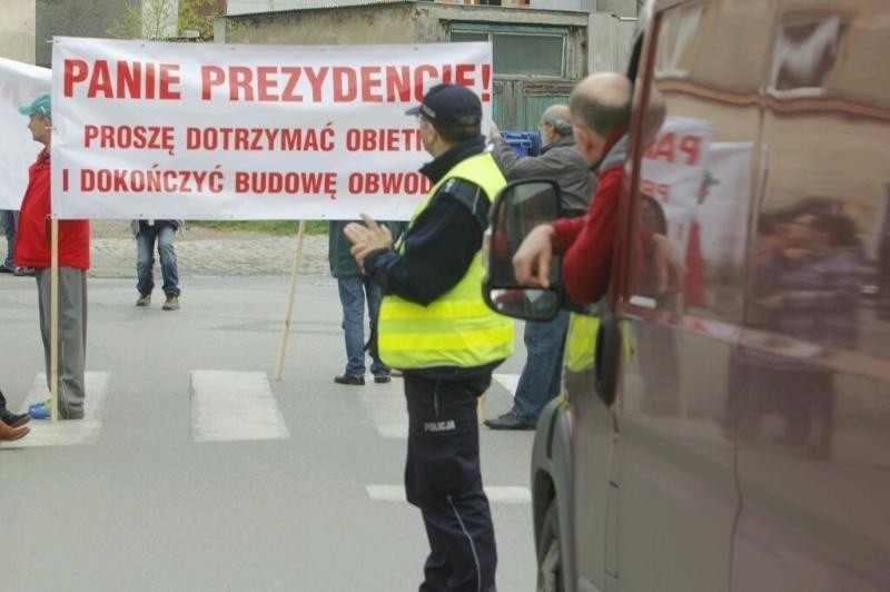 Mieszkańcy zablokowali ulice. Żądają dokończenia budowy obwodnicy śródmiejskiej [WIDEO]