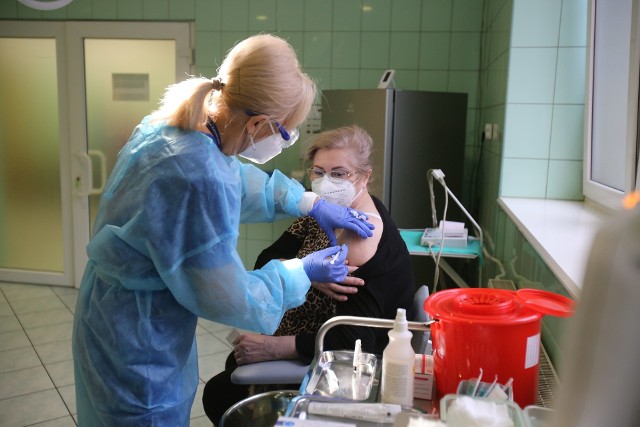 Szczepienia na koronawirusa w szpitalu MSWiA w KatowicachZobacz kolejne zdjęcia. Przesuwaj zdjęcia w prawo - naciśnij strzałkę lub przycisk NASTĘPNE