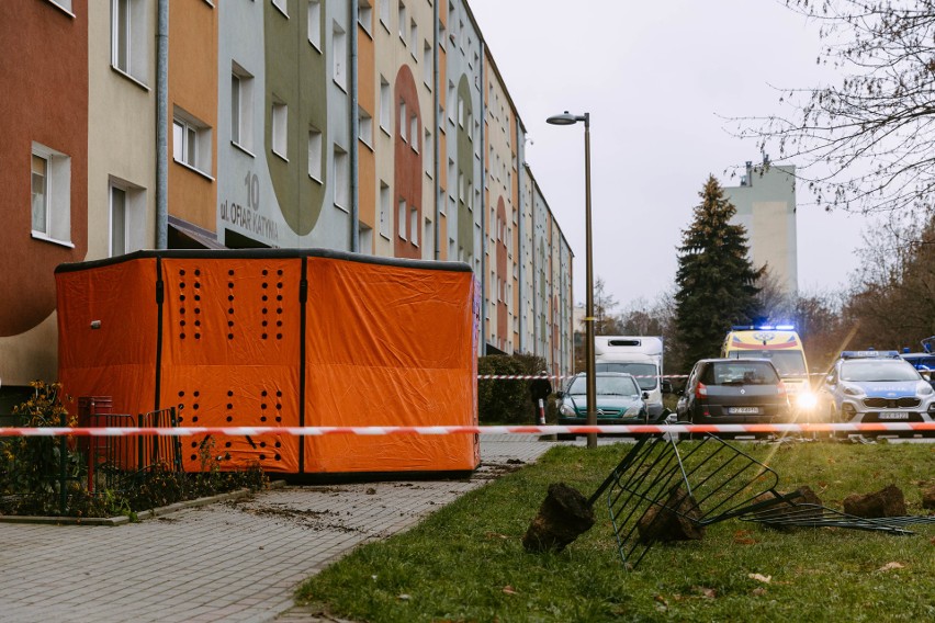 Policyjna akcja w Rzeszowie! 23-latek groził, że skoczy z okna [ZDJĘCIA]