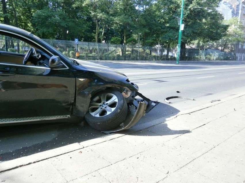 Wypadek na Grunwaldzkiej: Samochód zgniótł taczkę