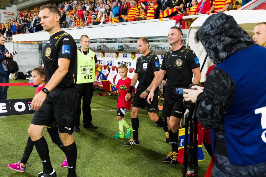 Dziecięca eskorta Jagiellonii Białystok na meczu Jagiellonia...