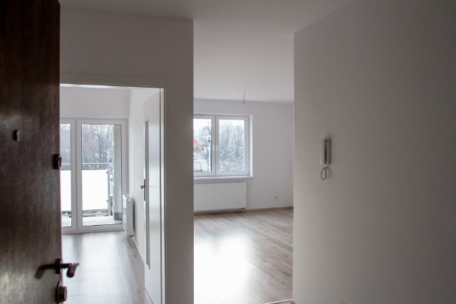 NBP podał dane, że od kwietnia do czerwca 2018 roku w samej Warszawie kupiono 72 proc. mieszkań za gotówkę.