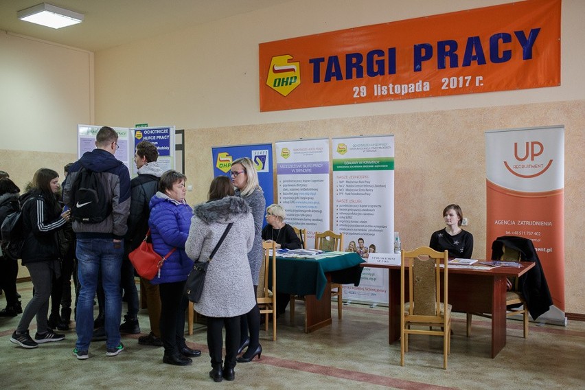 Tarnów. Mikołajkowe Targi Pracy w OHP[ZDJĘCIA]