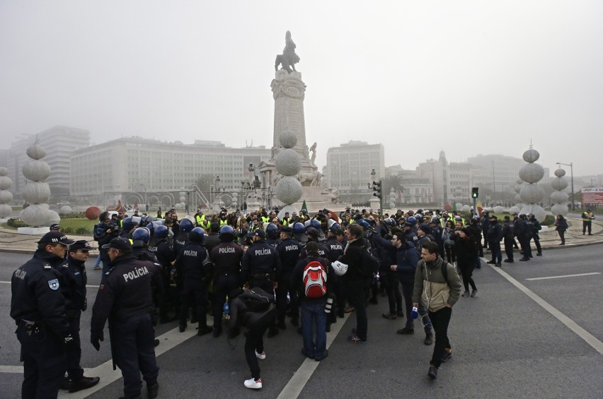 Protesty we Francji. Tym razem na ulice wyszli policjanci....