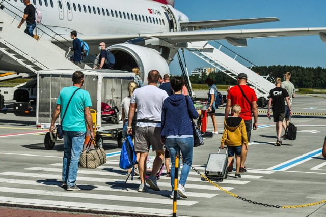 Koronawirus jeszcze nie powiedział ostatniego słowa, dlatego wiele krajów wciąż utrzymuje w mocy ograniczenia związane z wjazdem na ich terytorium. Są wśród nich kraje, które chętnie odwiedzamy w czasie wakacji. Gdzie żądają testu na Covid-19?WIĘCEJ NA KOLEJNYCH STRONACH>>>